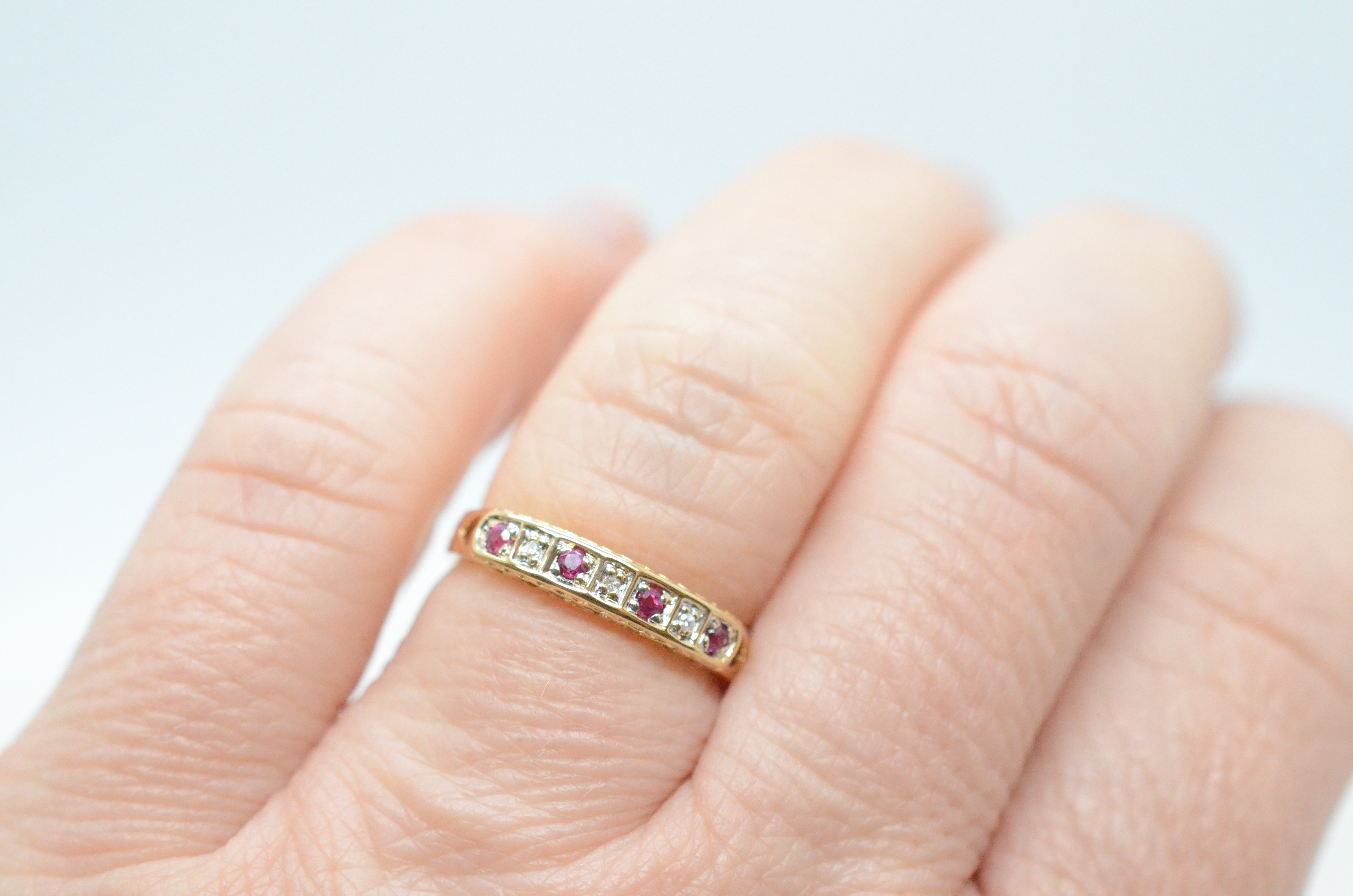 Second Hand ring with white and red gemstones - 4