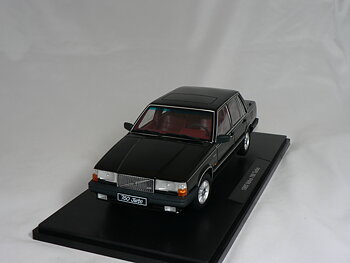 Volvo 760 Turbo  1985  1:18  Triple9 Collection
