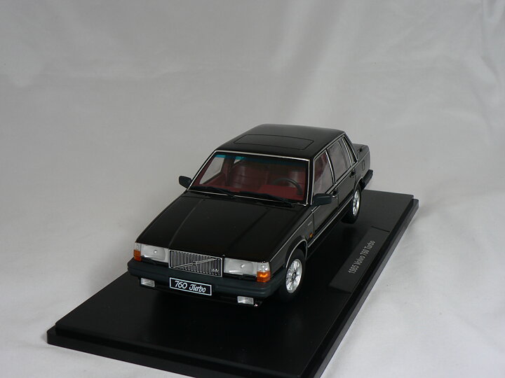 Volvo 760 Turbo  1985  1:18  Triple9 Collection