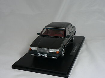 Volvo 760 Turbo  1985  1:18  Triple9 Collection
