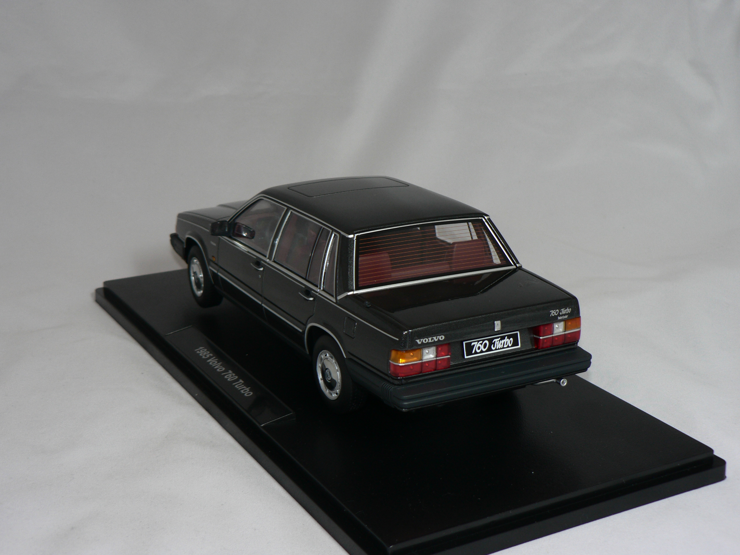 Volvo 760 Turbo  1985  1:18  Triple9 Collection - 2