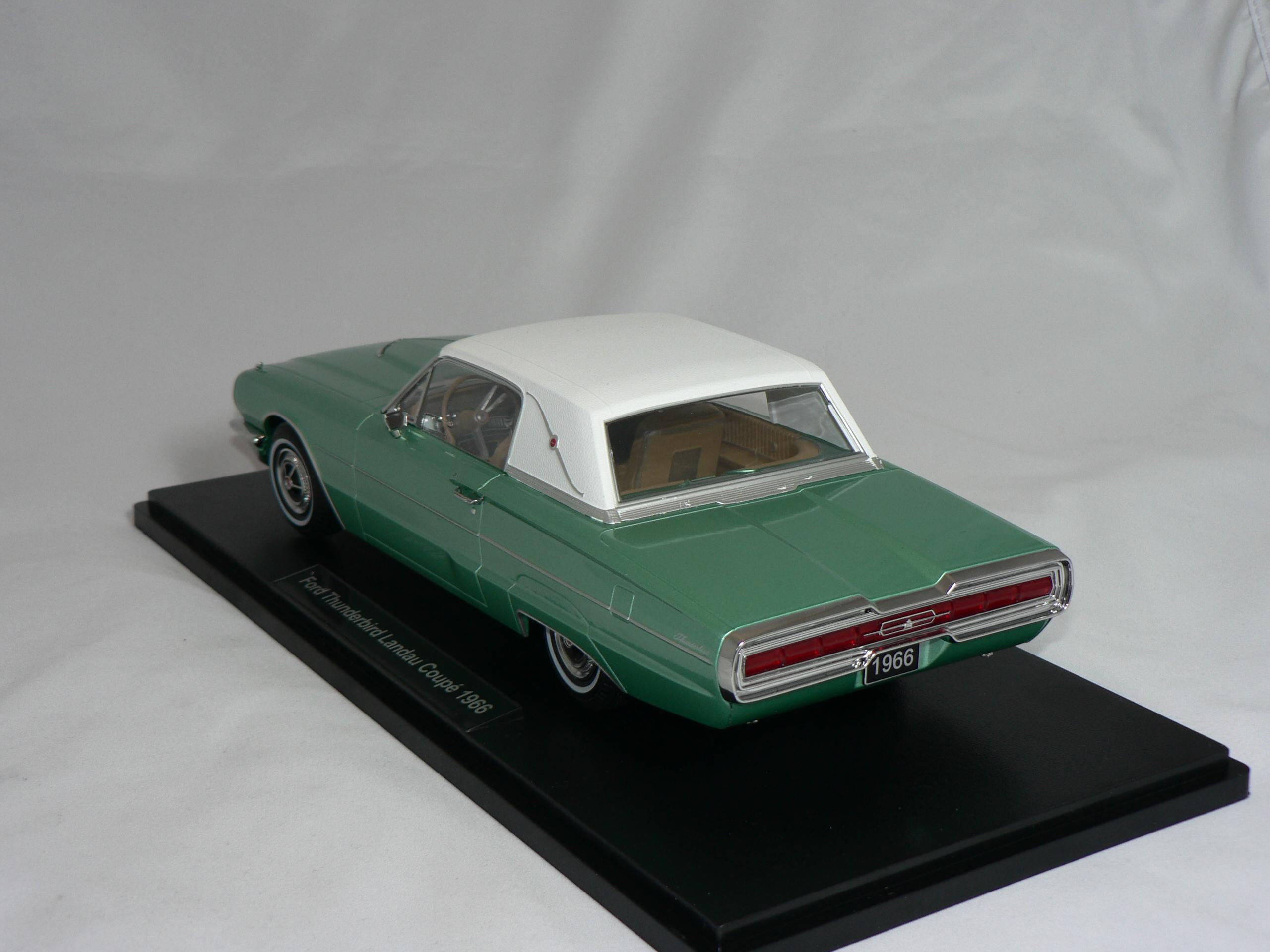 Ford Thunderbird  Landau Coupe 1966  1:18  KK Scale - 2