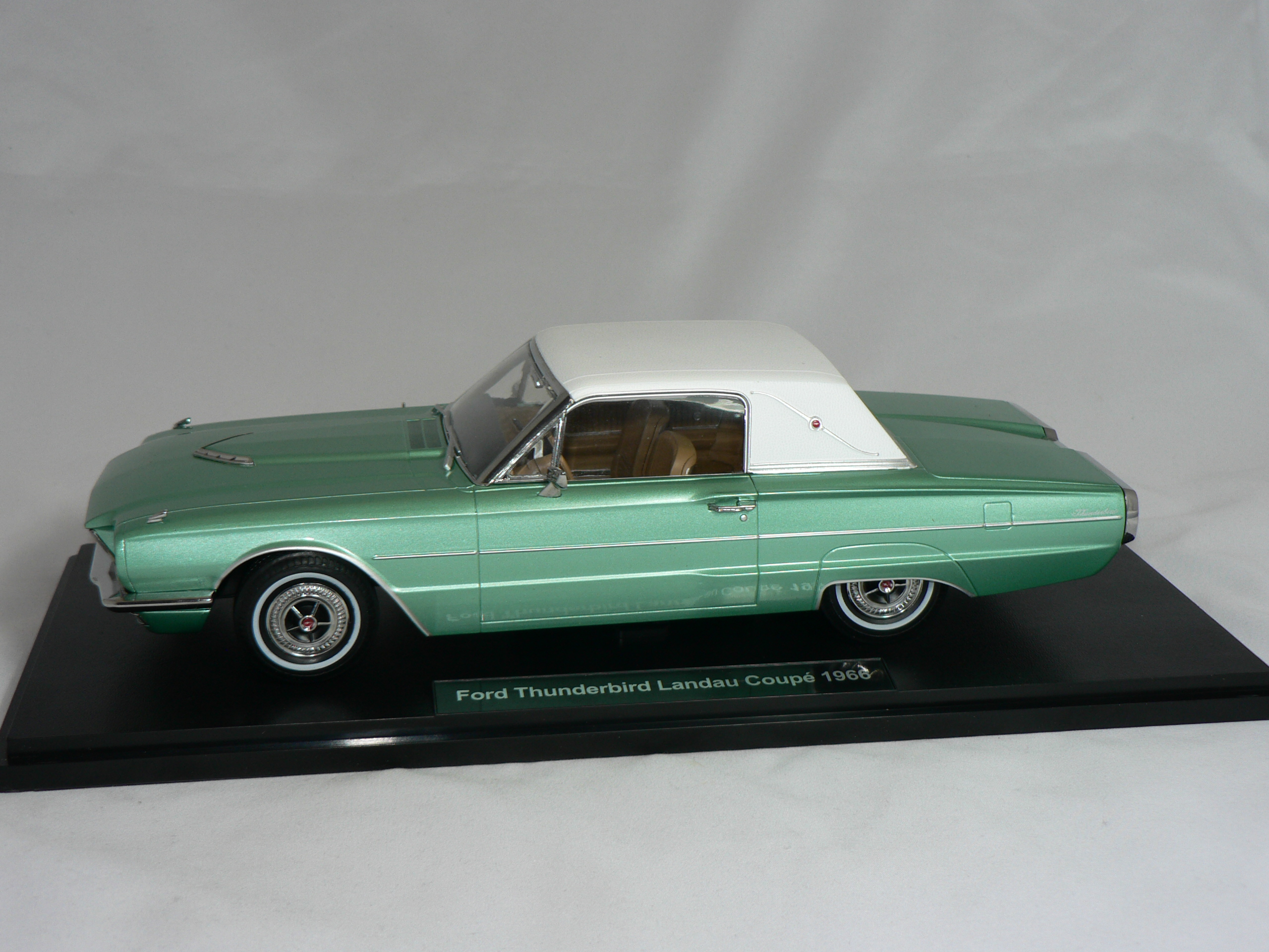 Ford Thunderbird  Landau Coupe 1966  1:18  KK Scale - 3
