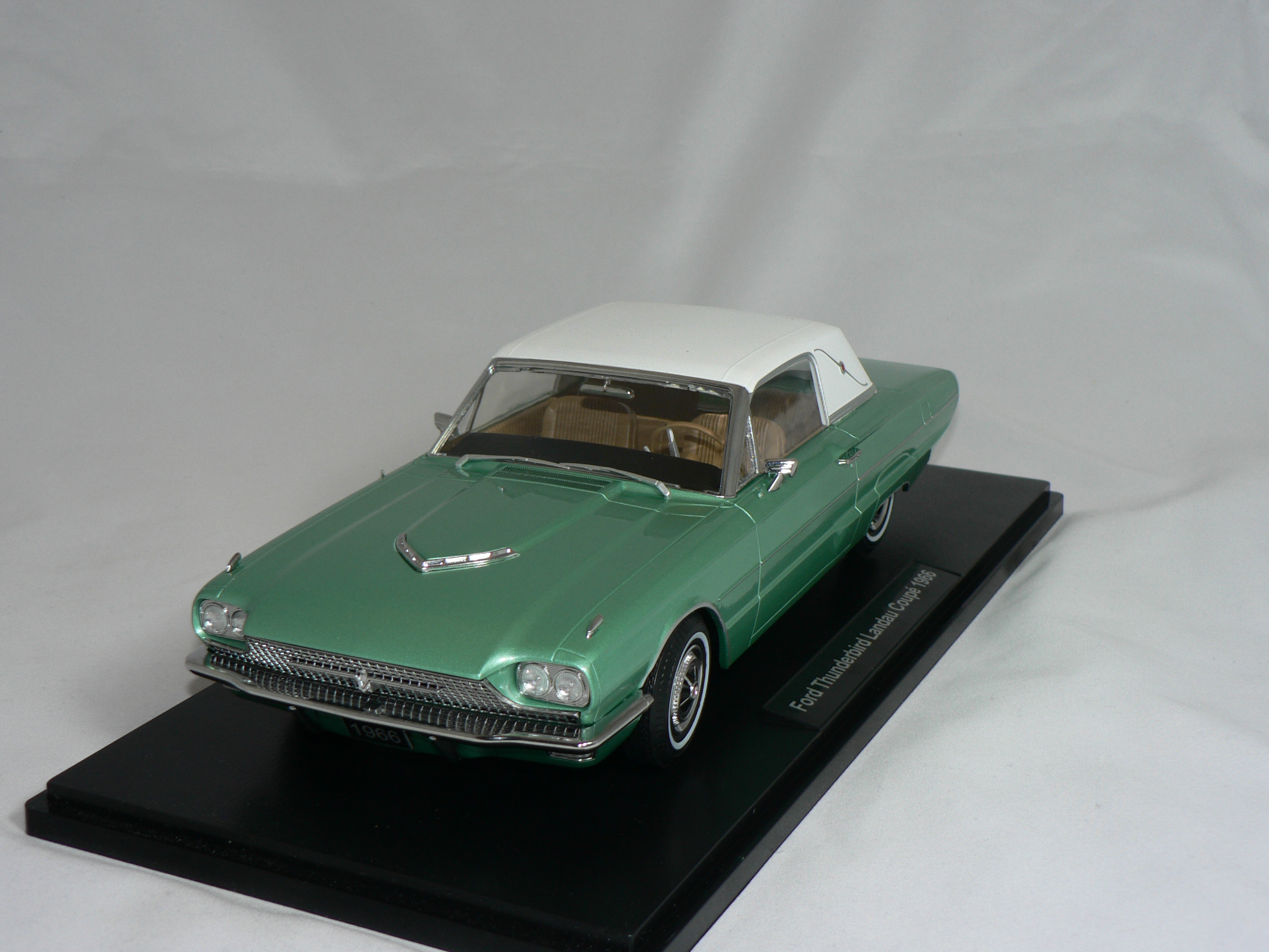 Ford Thunderbird  Landau Coupe 1966  1:18  KK Scale