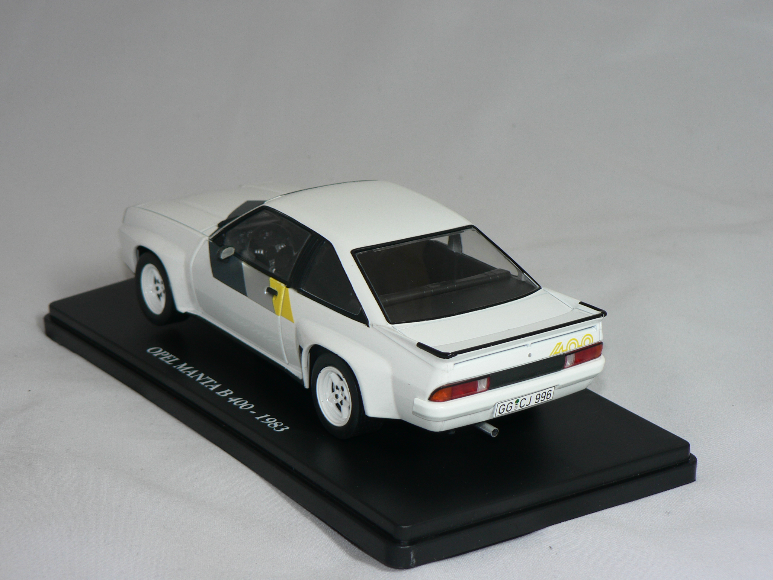 Opel Manta  B  400   1983  1:24 Atlas - 2
