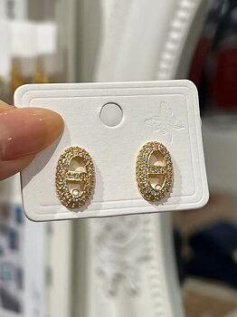 VACC Romantic Oval Earrings Gold