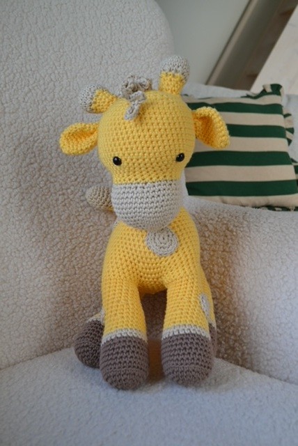 Sixten handvirkad giraff i bomull