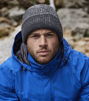 Beechfield Thermal Beanie – vattenavvisande ribbstickad mössa med fleece