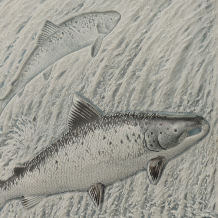 ステファン・ジョンソン  Province Animalsシリーズ  サーモンモチーフの白い陶板  20cm  1980年代