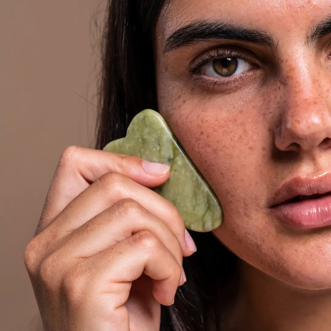 Self-care paket – gua sha sten och satin sovmask - 9