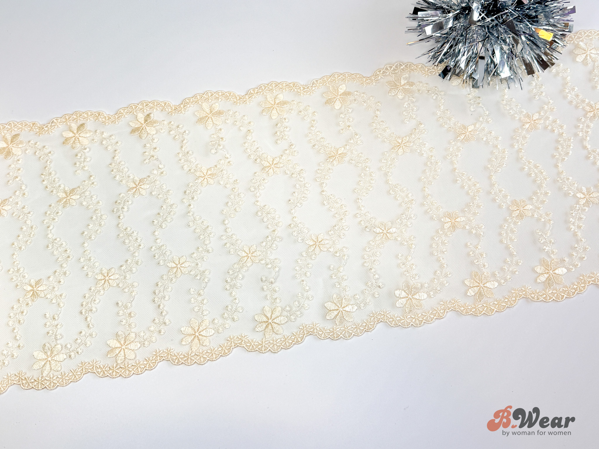Ivory non stretch lace with flowers - 21 cm - 2