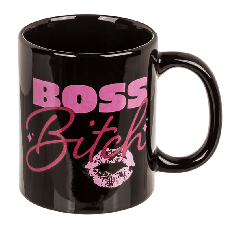 Boss Bitch Mugg med boss bitch textat i rosa och med rosa avtryck från läppstift