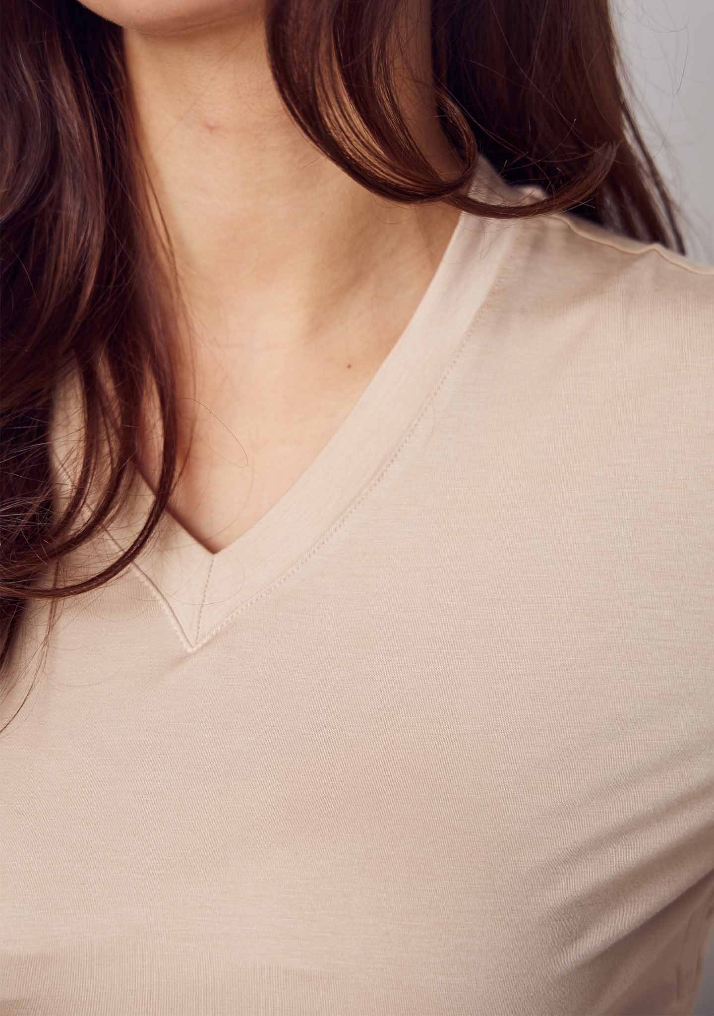 Gritt V-Neck T-Shirt - Sand - Isay