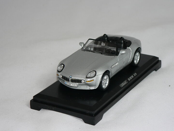 BMW Z8  1:38  Super Auto ( Welly )