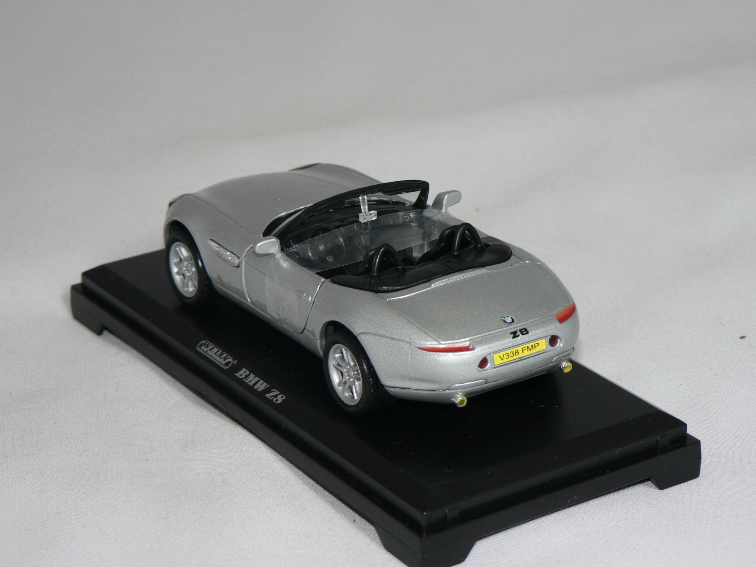 BMW Z8  1:38  Super Auto ( Welly ) - 2