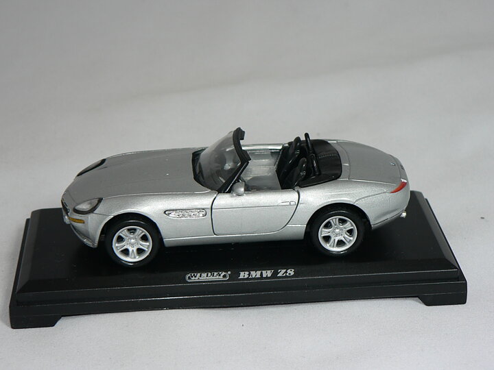 BMW Z8  1:38  Super Auto ( Welly )