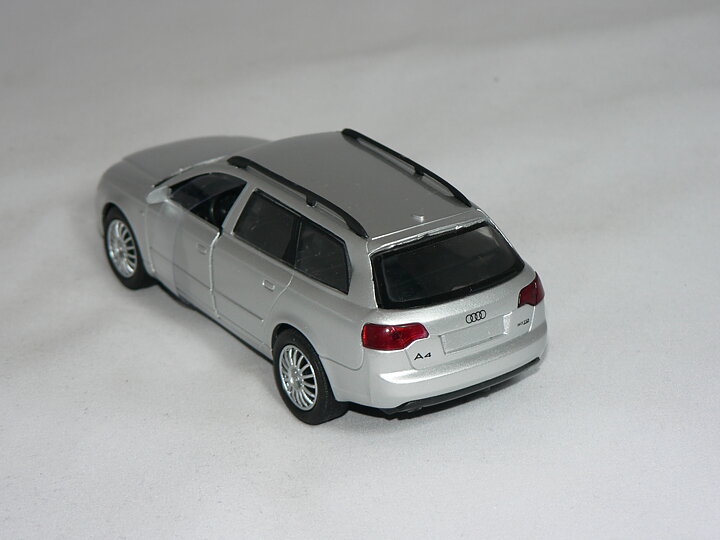 Audi A4  Avant  1:32 New Ray