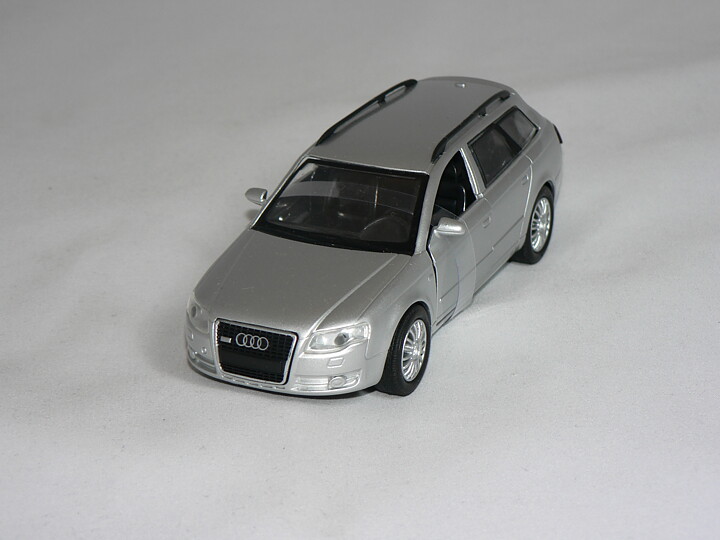 Audi A4  Avant  1:32 New Ray