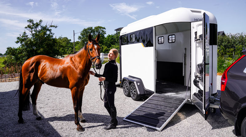 Hyra  Forzab EQ2 med fronturlastning och sadelkammare från