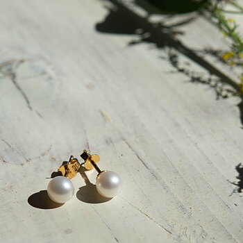Kum Kum - Pearl Ball Earrings Gold