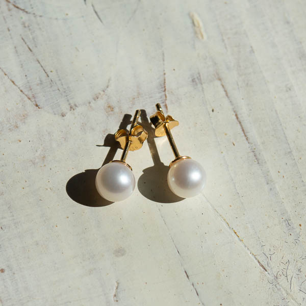 Kum Kum - Pearl Ball Earrings Gold