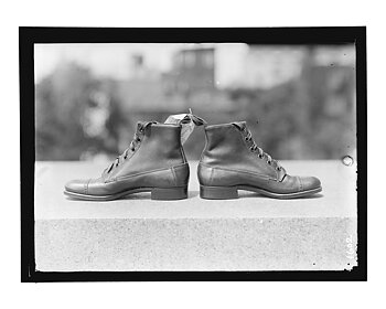 A Pair Of Shoes - Poster