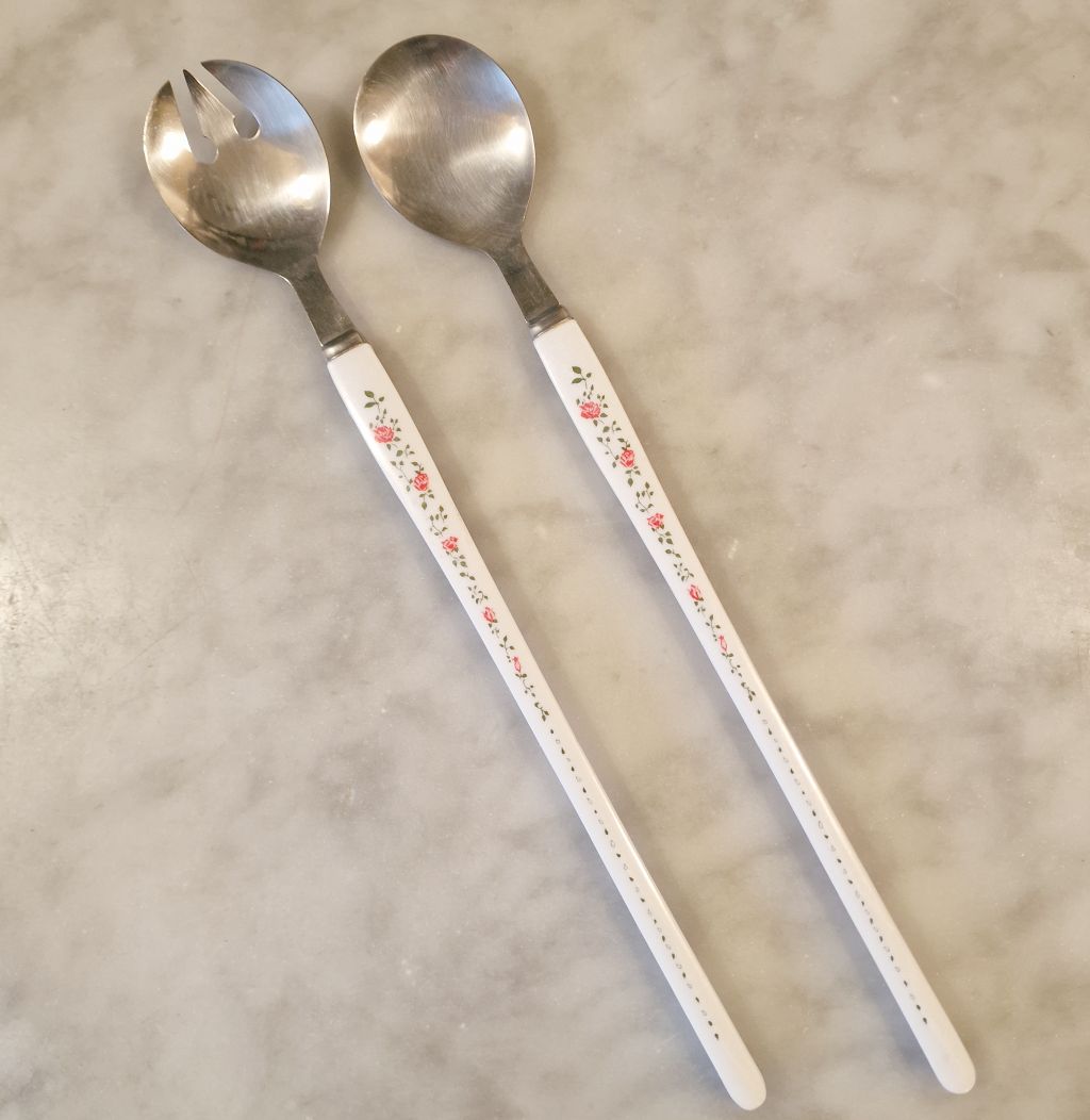 Red roses salad servers