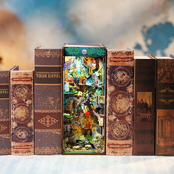 British Library x Tonecheer : Book Nook Kit A Midsummer Night's Dream  - Byggsats Bokhylledekoration med miniatyrvärld