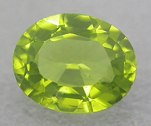 Impresionante piedra preciosa suelta de peridoto natural de corte ovalado de 1,02 ct