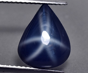 Impresionante zafiro estrella azul natural en forma de pera de 6,45 ct
