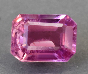 Piedra preciosa de turmalina rosa chicle natural de corte esmeralda de primera calidad