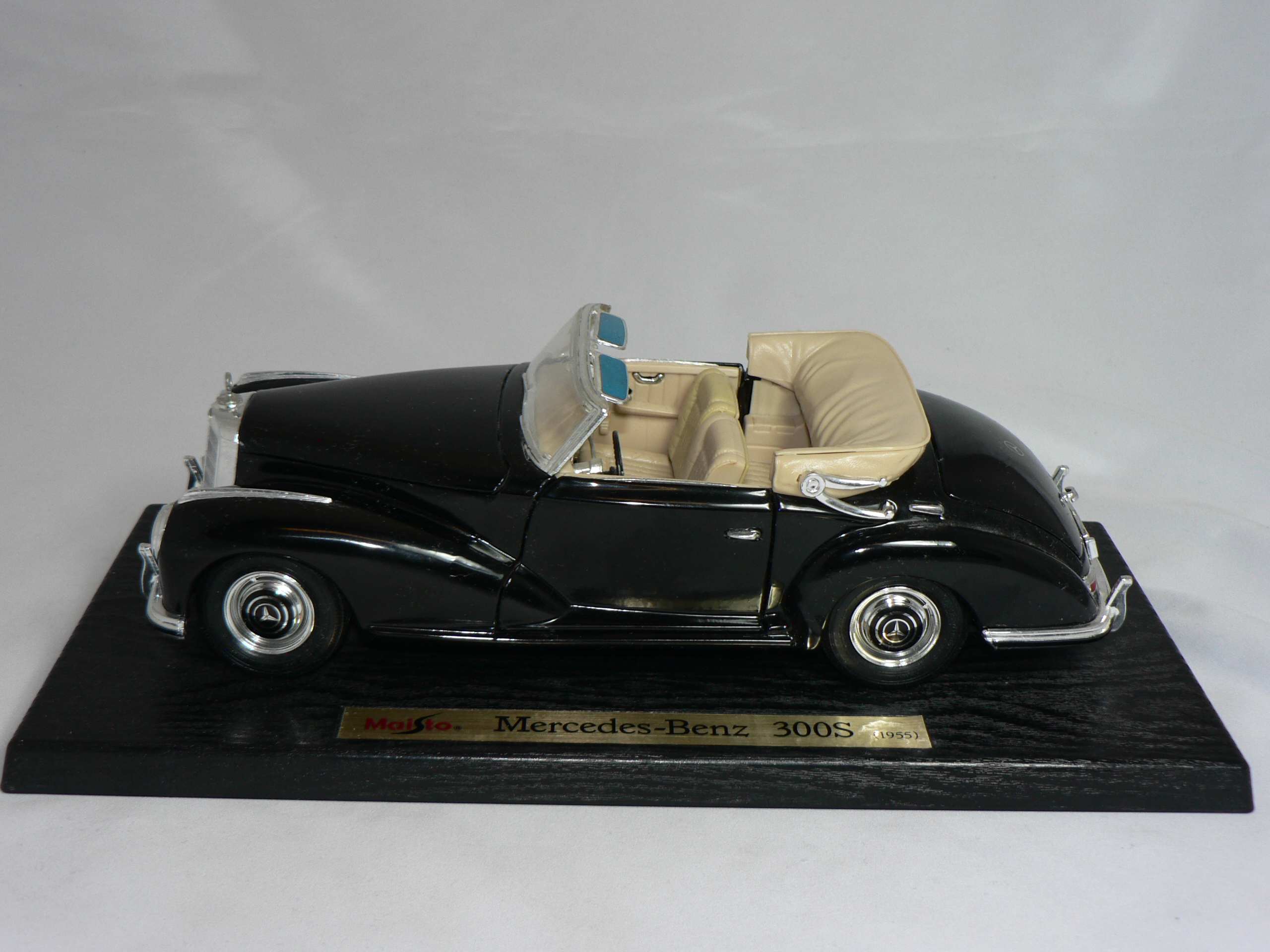 Mercedes Benz  300 S   1955  1:18  Maisto - 3