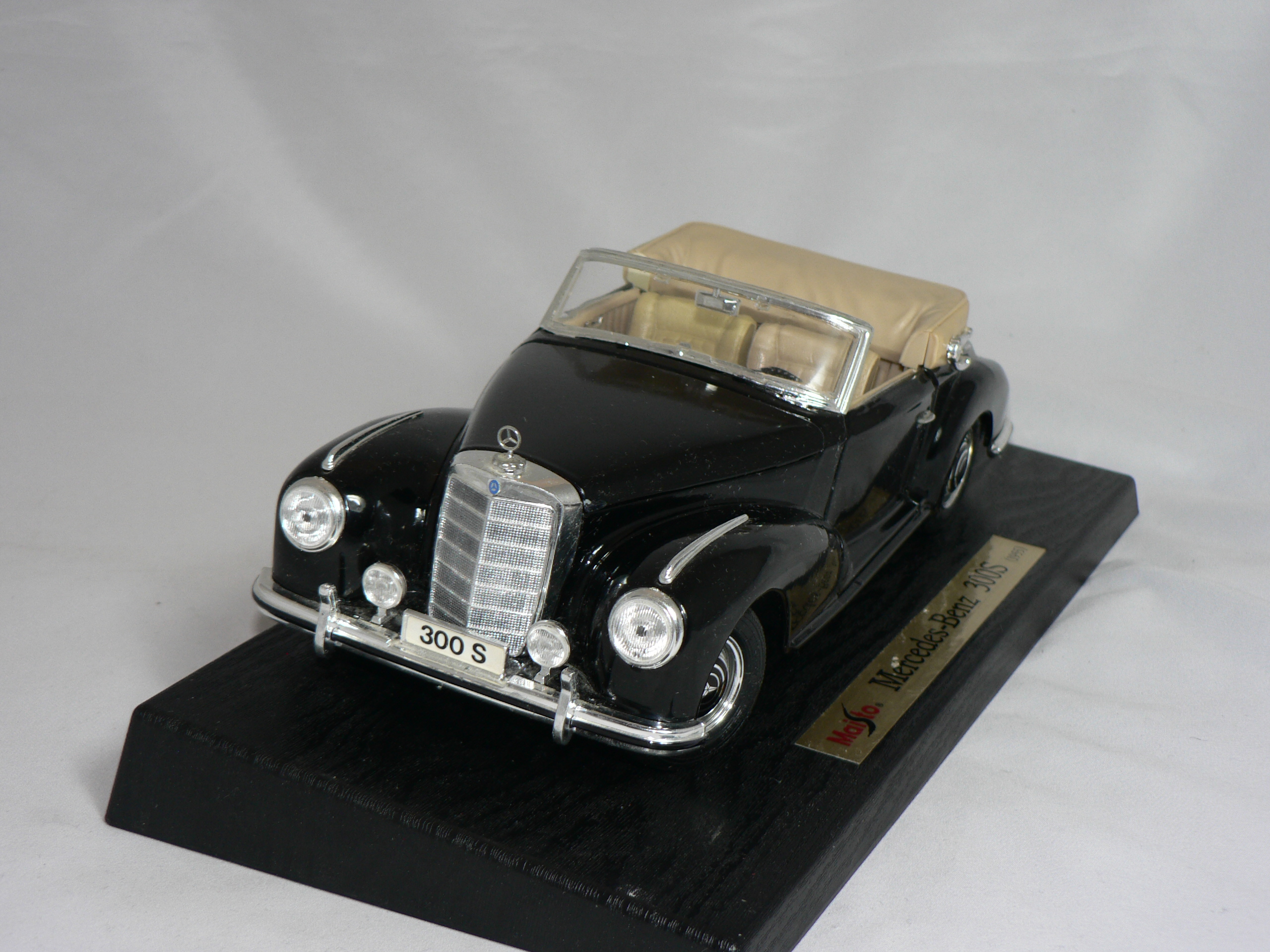 Mercedes Benz  300 S   1955  1:18  Maisto