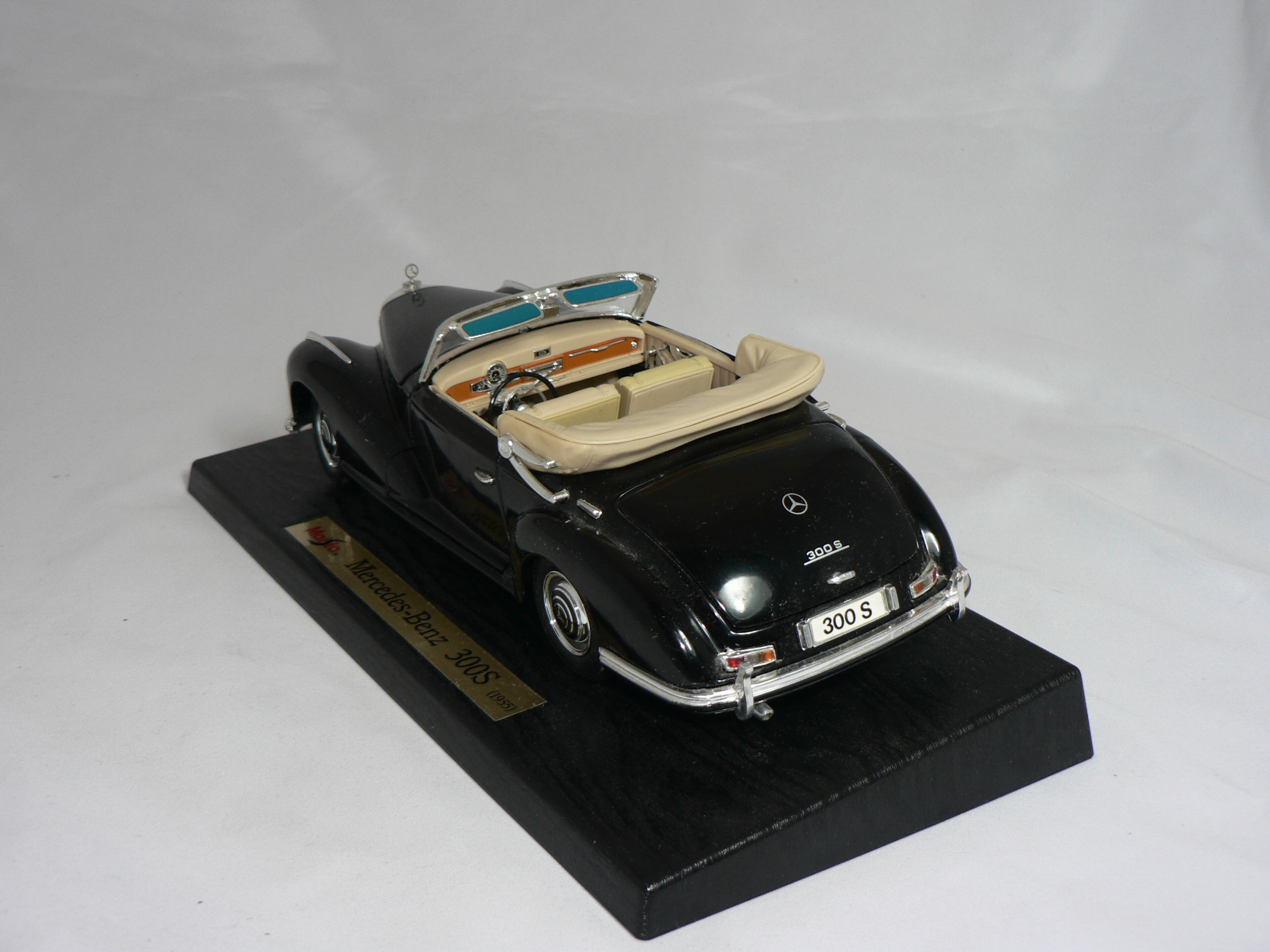 Mercedes Benz  300 S   1955  1:18  Maisto - 2
