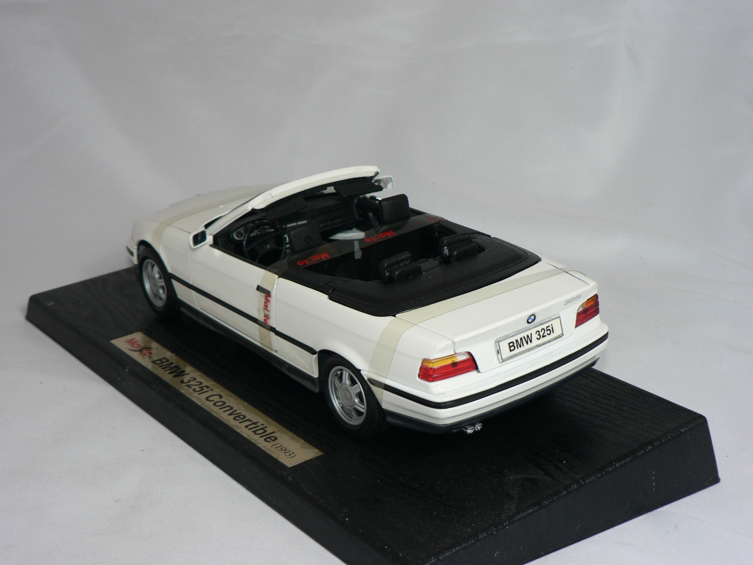Bmw 325 i  Cab   1993  1:18  Maisto - 2