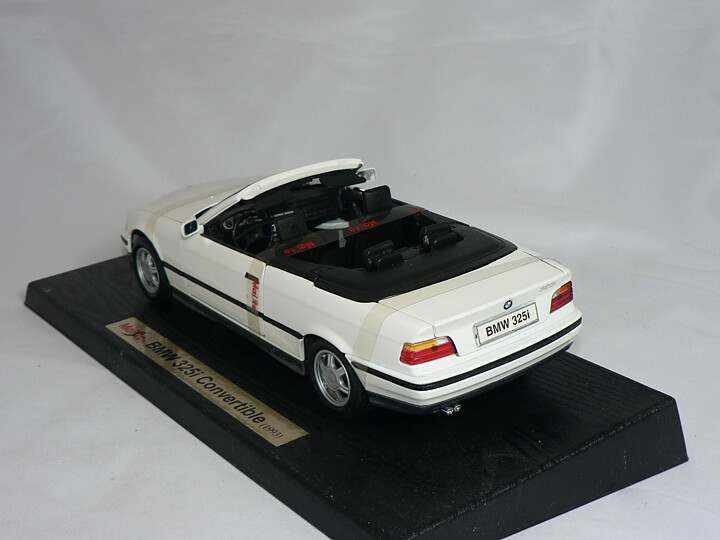 Bmw 325 i  Cab   1993  1:18  Maisto