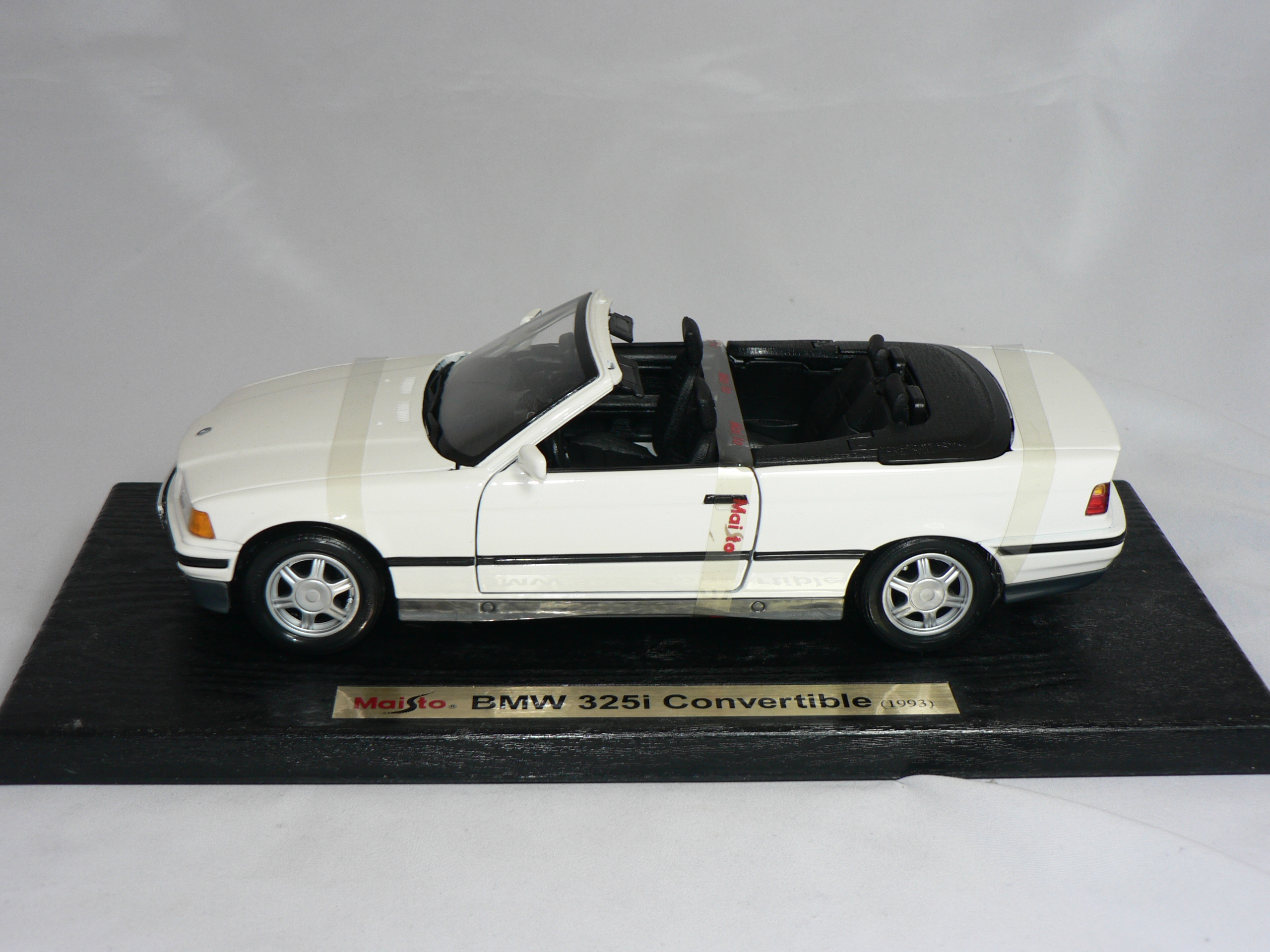 Bmw 325 i  Cab   1993  1:18  Maisto - 3