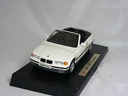 Bmw 325 i  Cab   1993  1:18  Maisto