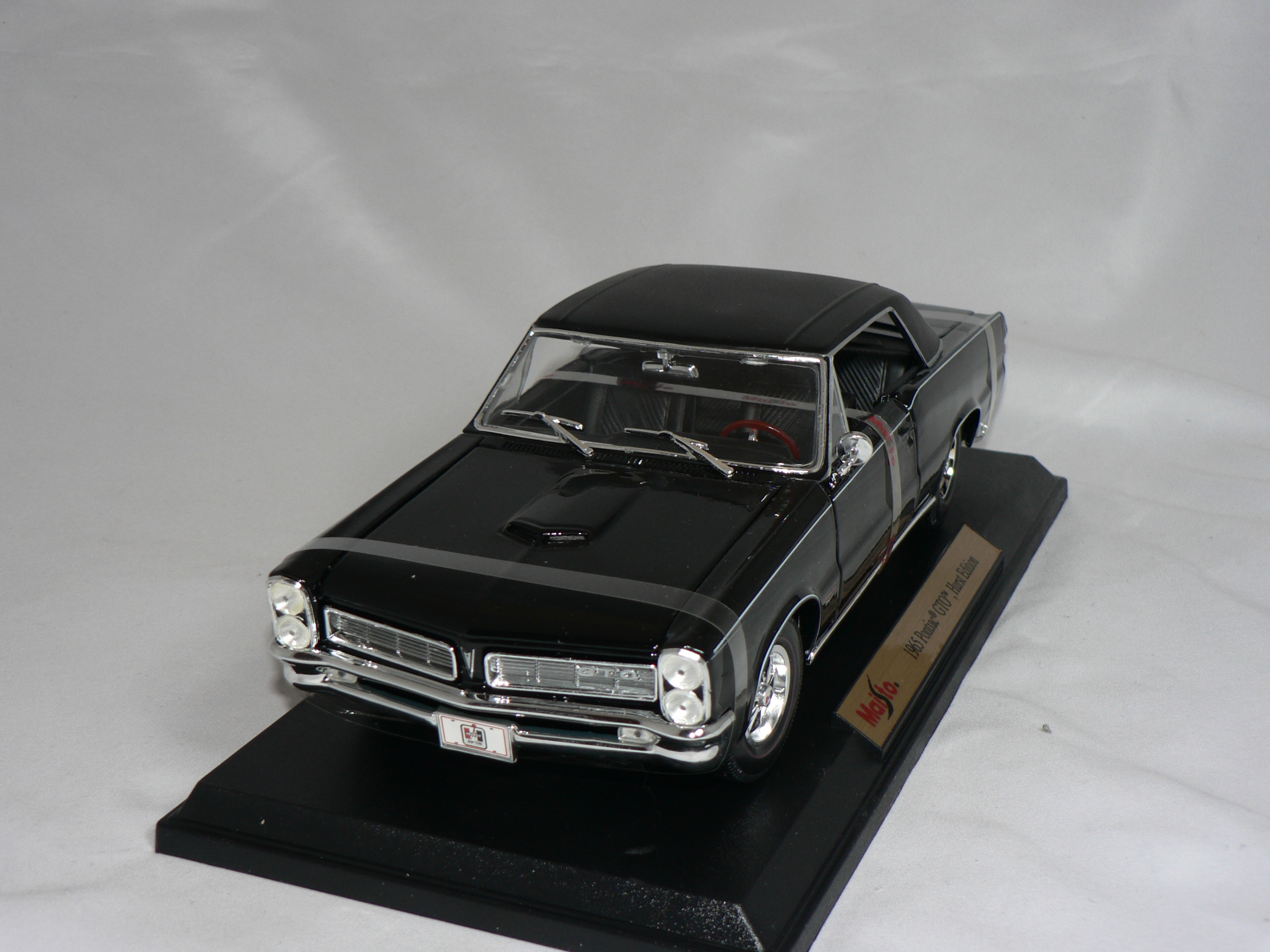 Pontiac  GTO   Hurst Edition  1965   1:18  Maisto