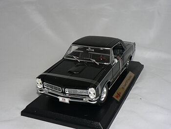 Pontiac  GTO   Hurst Edition  1965   1:18  Maisto