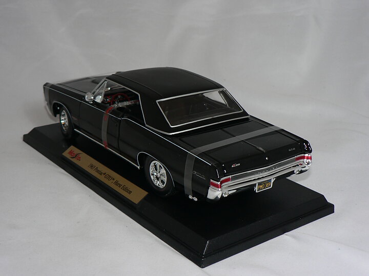 Pontiac  GTO   Hurst Edition  1965   1:18  Maisto