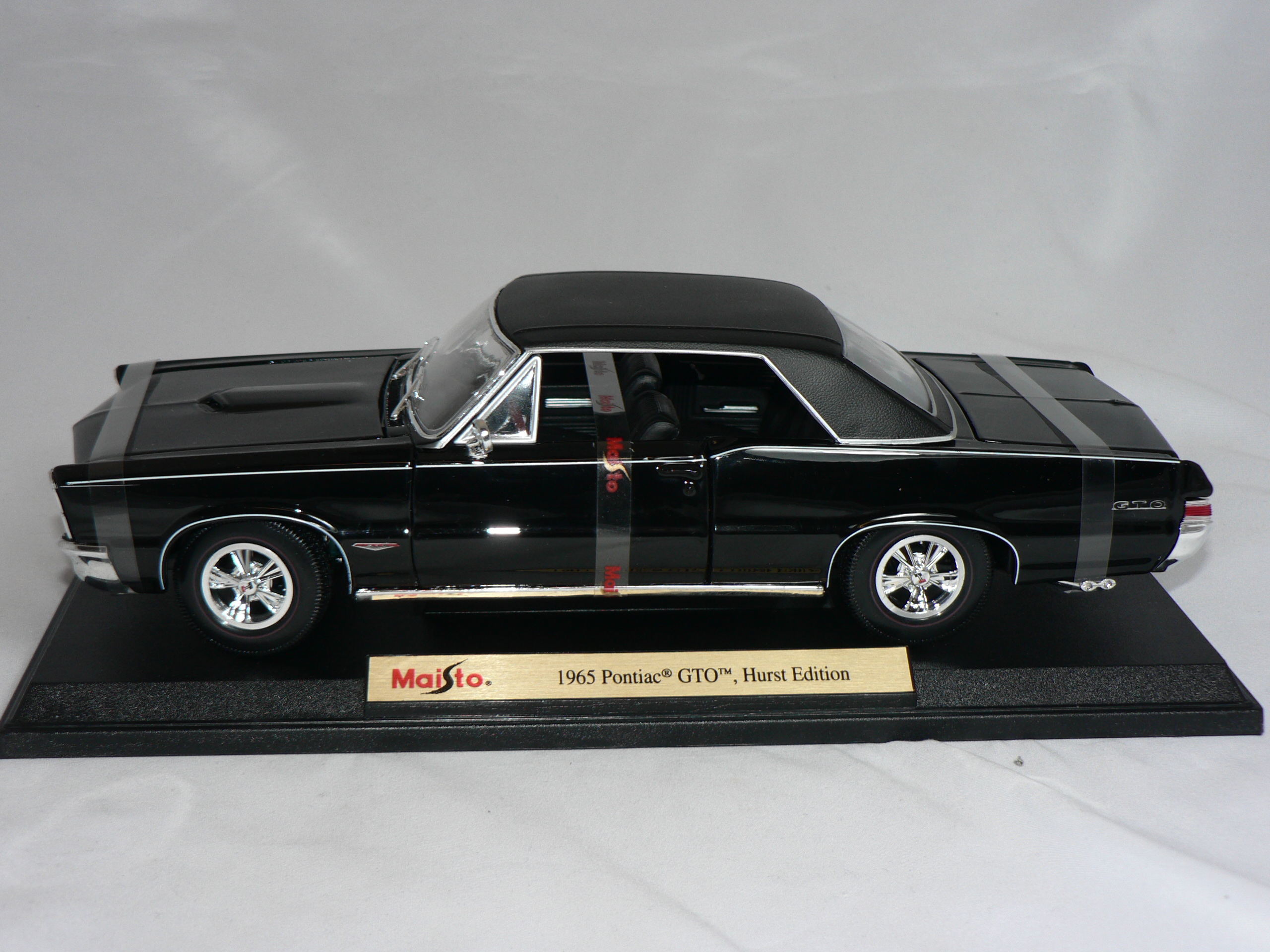 Pontiac  GTO   Hurst Edition  1965   1:18  Maisto - 3