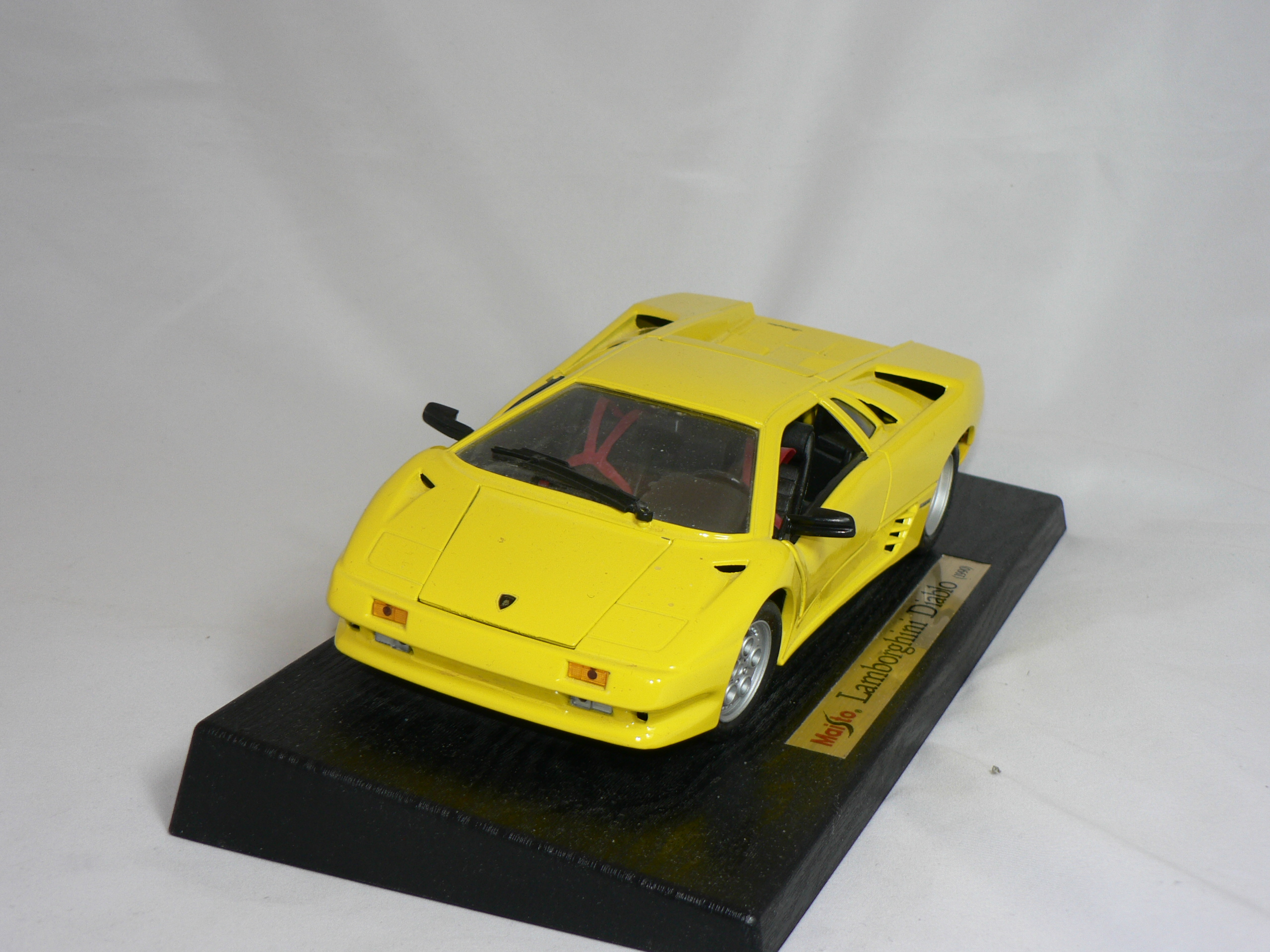 Lamborghini  Diablo  1990  1:18  Maisto