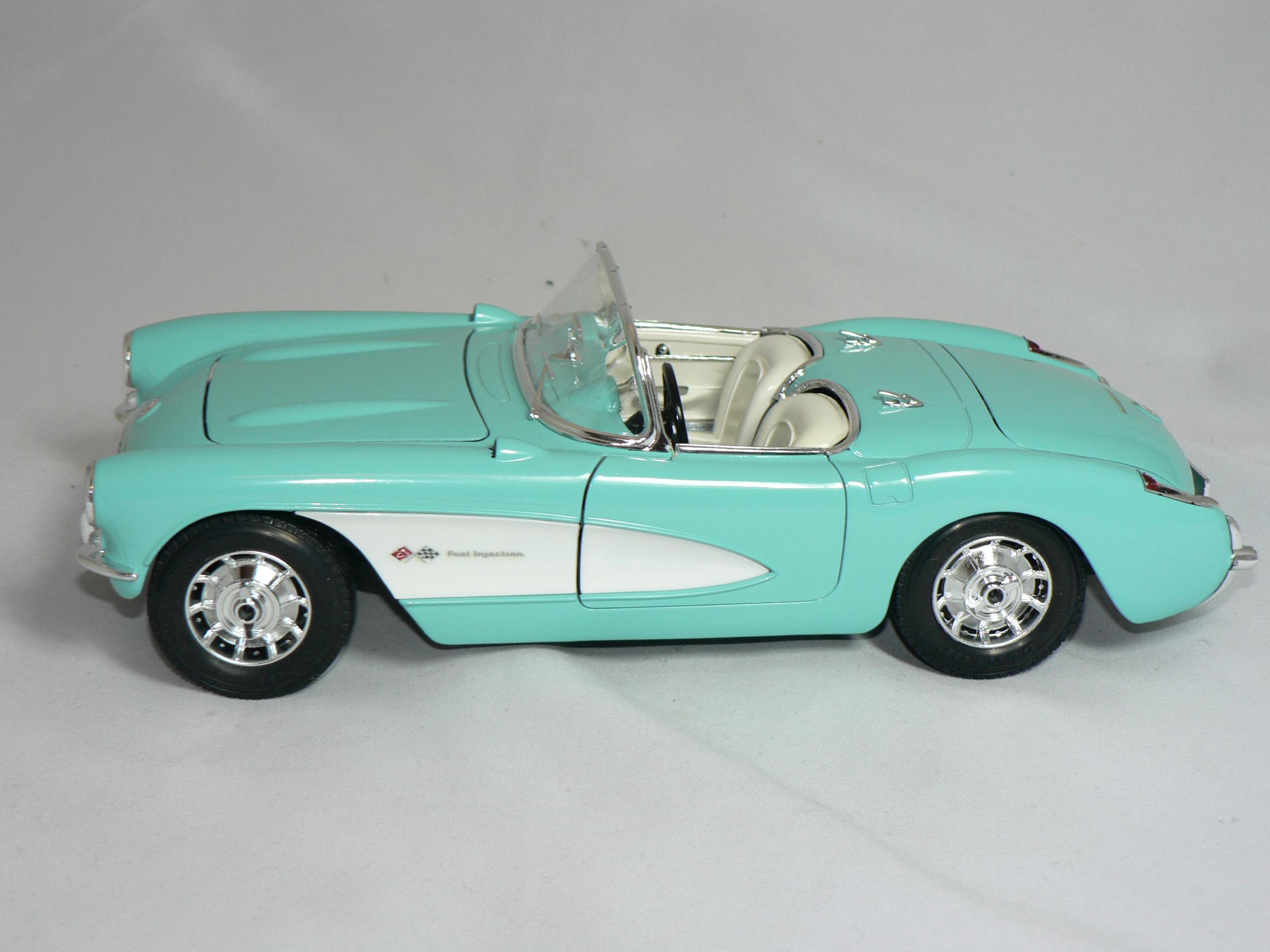 Chevrolet Corvette -1957  1:18  Burago - 3