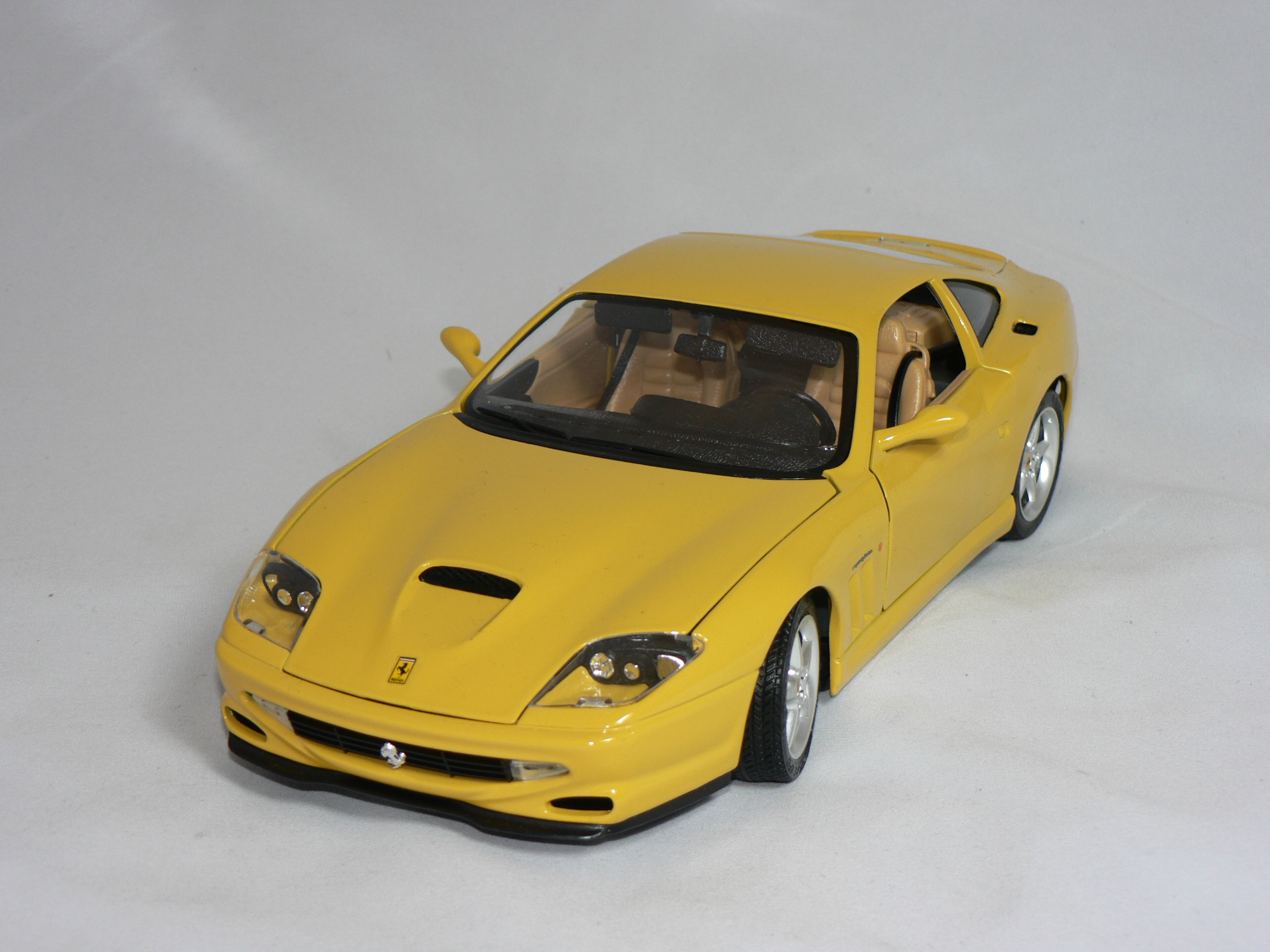 Ferrari  550  Maranello  1996  1:18  Burago