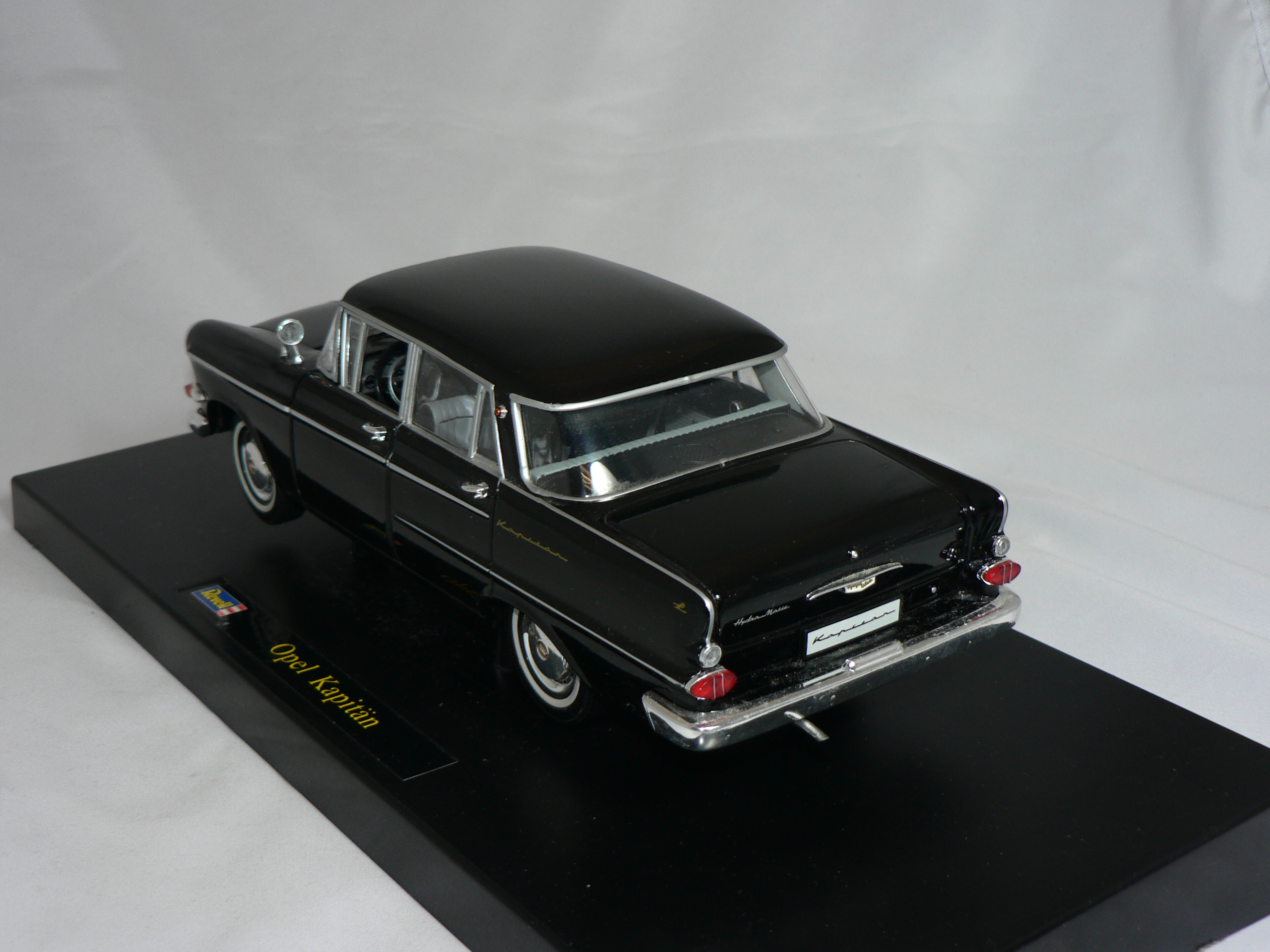 Opel Kapitän  1959   1:18   Revell - 2