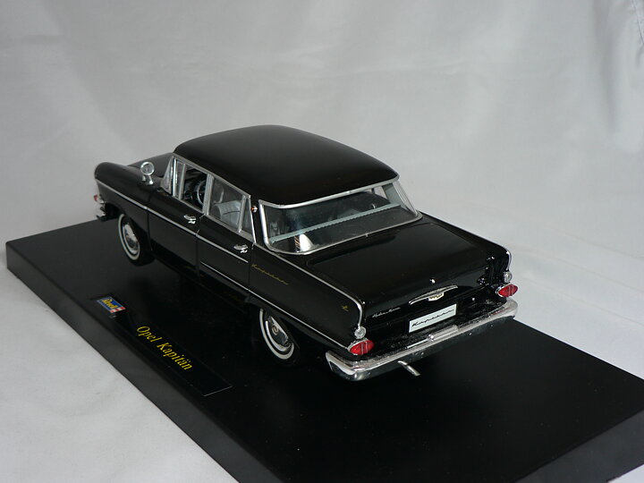 Opel Kapitän  1959   1:18   Revell