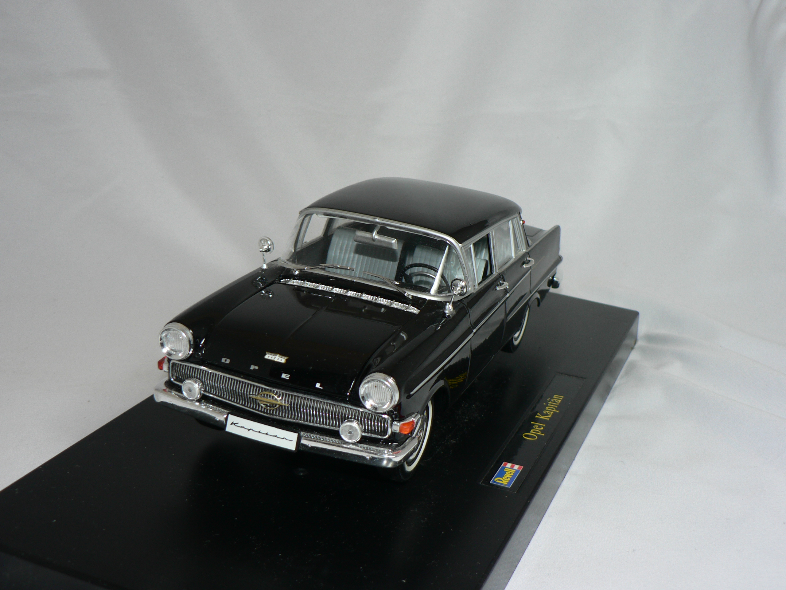 Opel Kapitän  1959   1:18   Revell