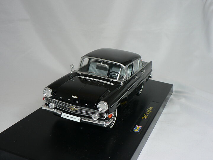 Opel Kapitän  1959   1:18   Revell