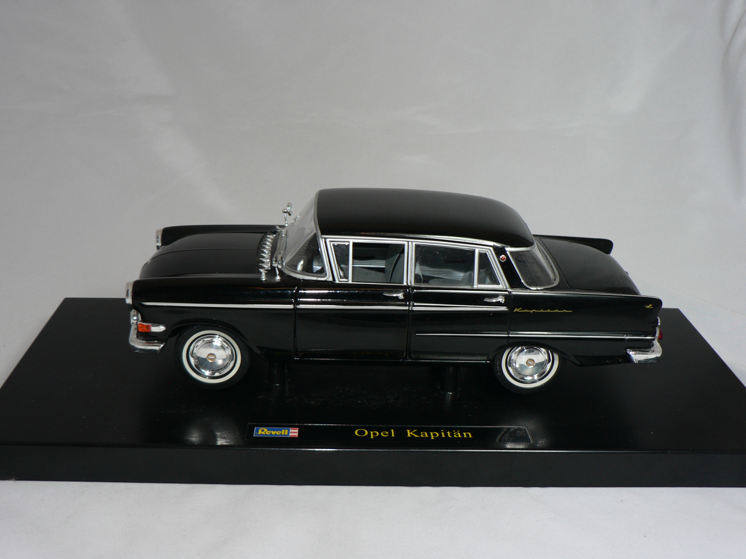 Opel Kapitän  1959   1:18   Revell - 3
